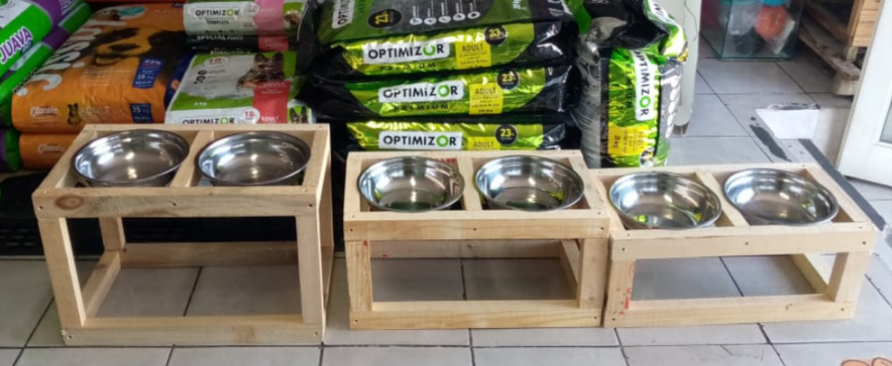 Raised Pet Feeders (L)