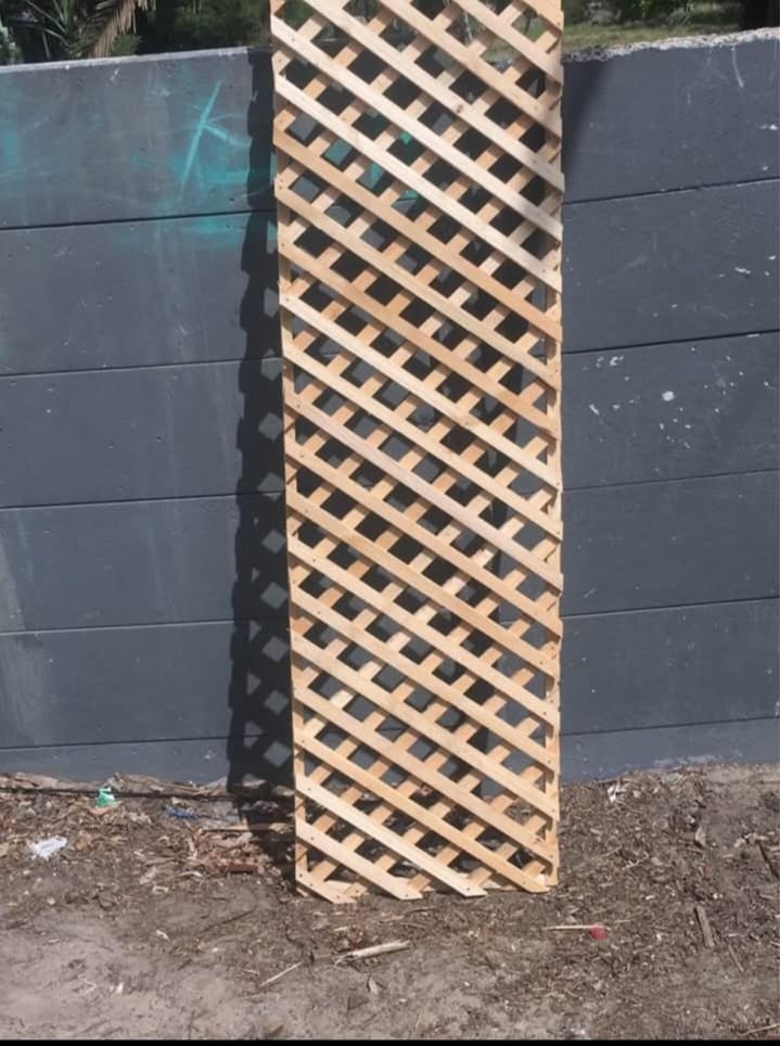 Wooden Lattice Panel (Diamond)