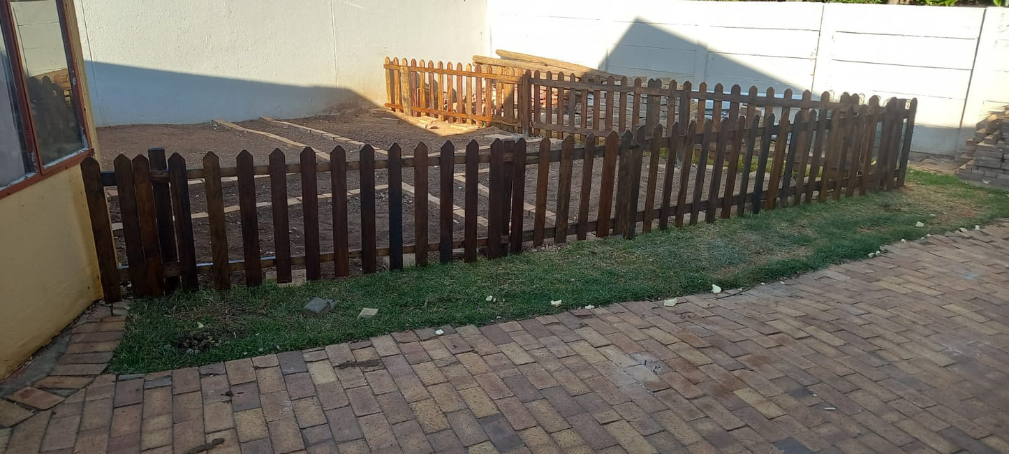 Wooden Picket Garden Fencing