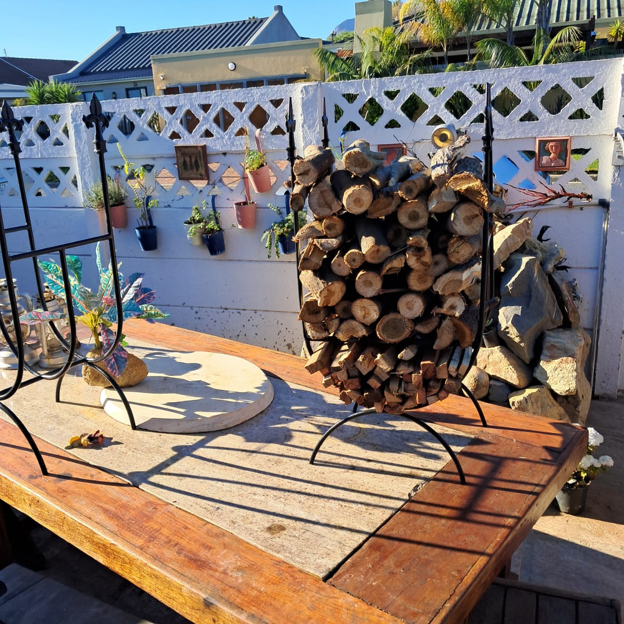 Wood Storage Castor Iron Stand