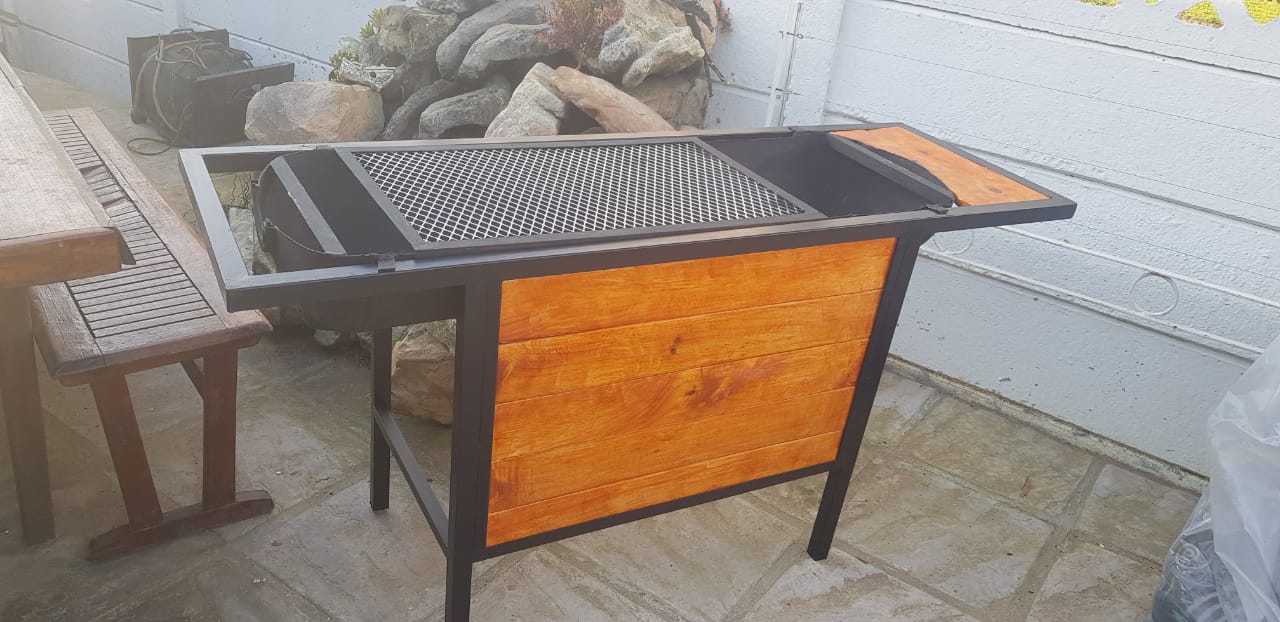 Portable Braai (Steel & Wood)